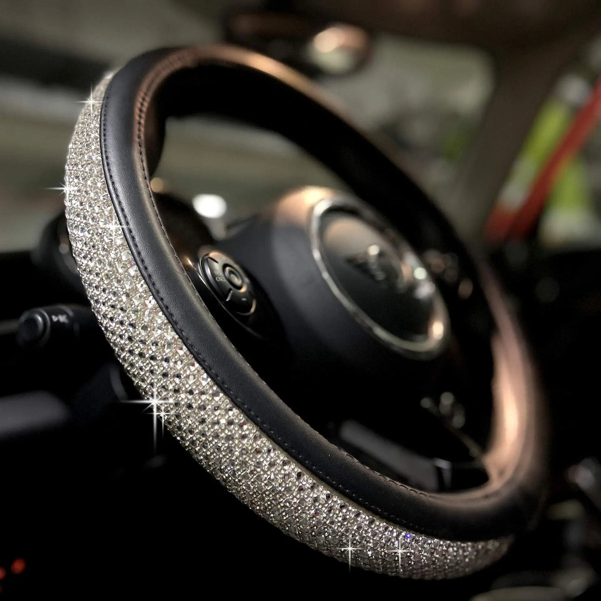 Factory direct sales car diamond steering wheel cover Amazon rhinestone with diamond four-season universal car handle cover