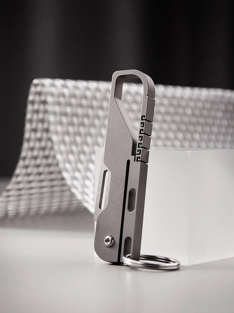 Super Lightweight Men Titanium Waist Hanging Keychain Portable With Folding High Hardness D2 Steel Small Knife Car Key Chain CM World