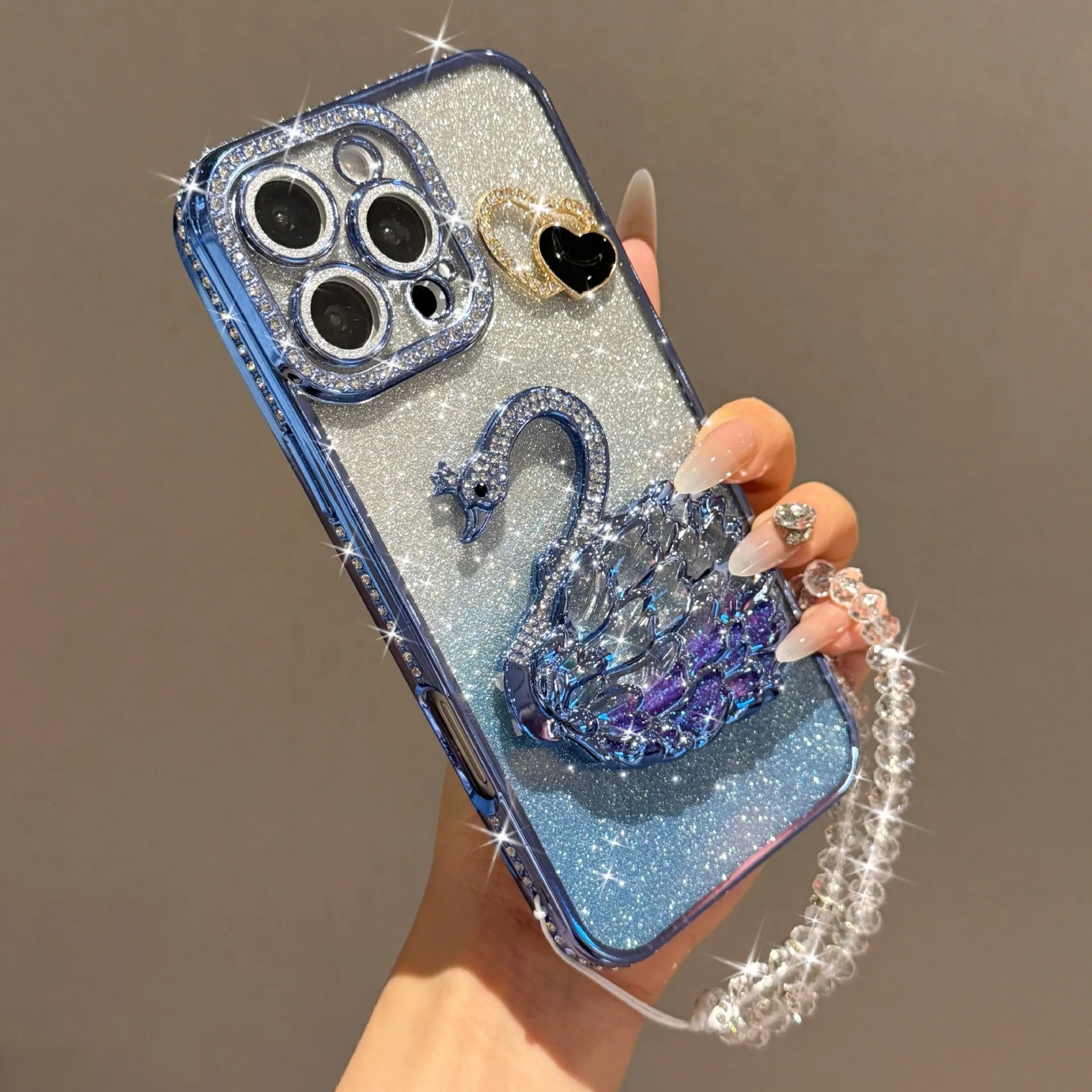 The heart-shaped glitter swan Sand stand is suitable for iPhone17 16 14 13 12 15 11promax phone cases with a pendant