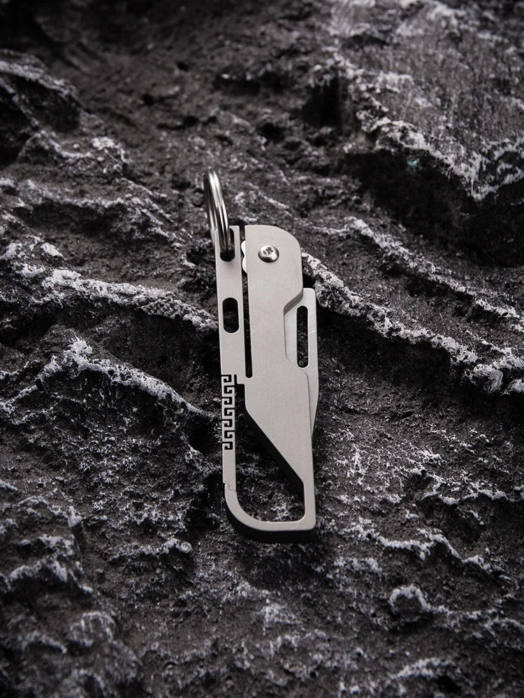 Super Lightweight Men Titanium Waist Hanging Keychain Portable With Folding High Hardness D2 Steel Small Knife Car Key Chain CM World