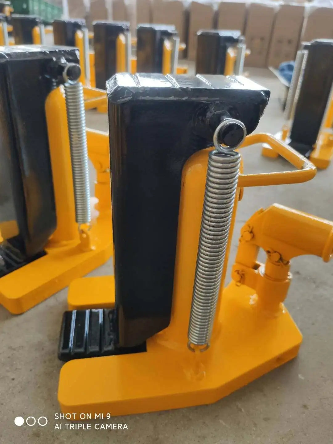 Claw Hydraulic Jack - Hand-Operated Duckbill Vertical Jack for Heavy-Duty Lifting