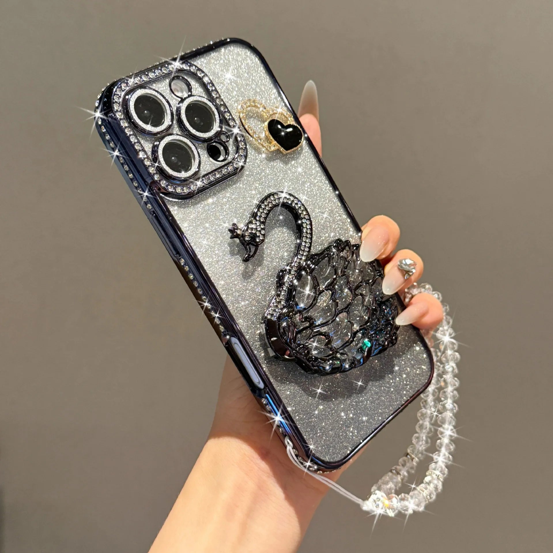 The heart-shaped glitter swan Sand stand is suitable for iPhone17 16 14 13 12 15 11promax phone cases with a pendant